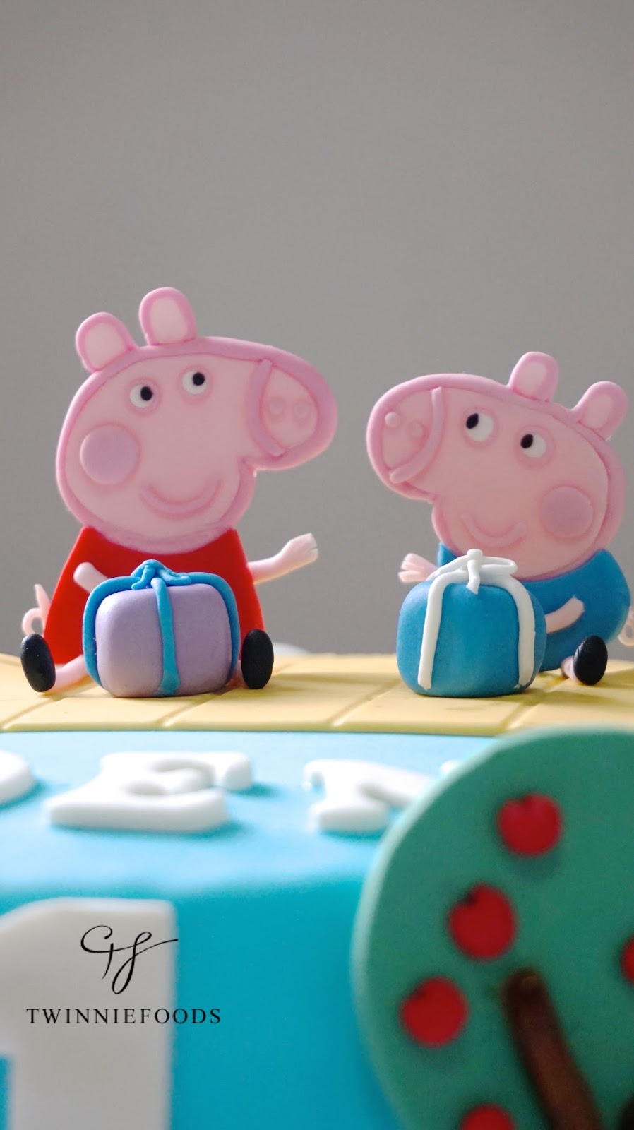 Peppa 2024 pig fondant